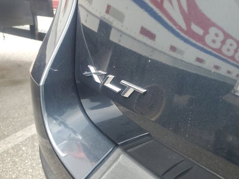 Used 2022 Ford Explorer XLT w/ Equipment Group 202A RWD image 6