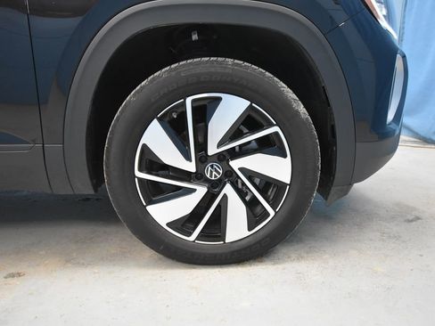 Used 2024 Volkswagen Atlas SE w/ Black Wheel Package image 38