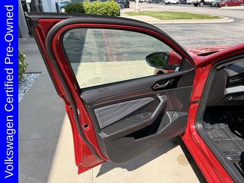 Used 2025 Volkswagen Jetta SEL FWD image 12