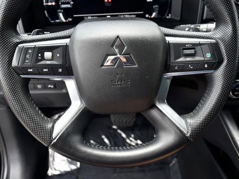 Used 2023 Mitsubishi Outlander LE image 22