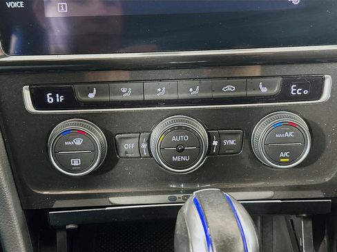 Used 2019 Volkswagen e-Golf SE w/ Driver Assistance Package FWD image 23
