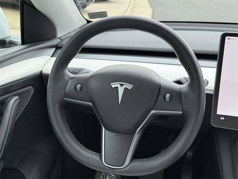 Used 2023 Tesla Model Y Long Range image 11