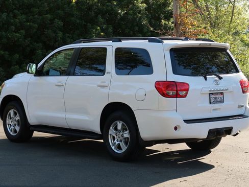 Used 2014 Toyota Sequoia SR5 image 4