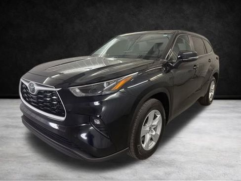 Used 2024 Toyota Highlander LE image 6