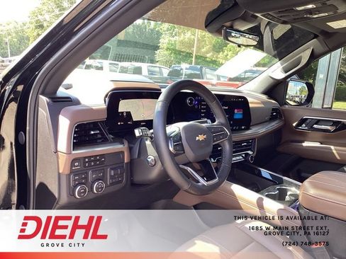 Used 2025 Chevrolet Suburban High Country AWD/4WD image 24