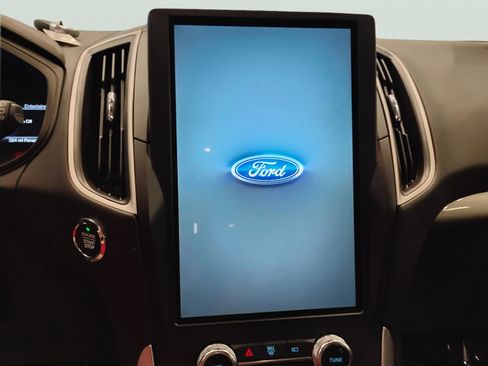 Certified 2024 Ford Edge SEL image 18