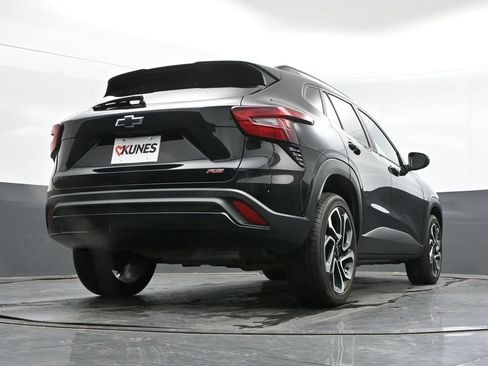 Used 2025 Chevrolet Trax RS w/ Sunroof Package FWD image 39