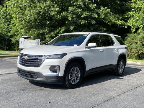 Used 2023 Chevrolet Traverse LT FWD image 5