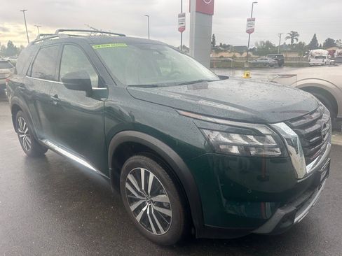 Used 2025 Nissan Pathfinder Platinum w/ Cargo Package image 1