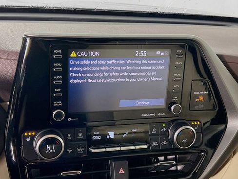 Used 2021 Toyota Highlander XLE image 13