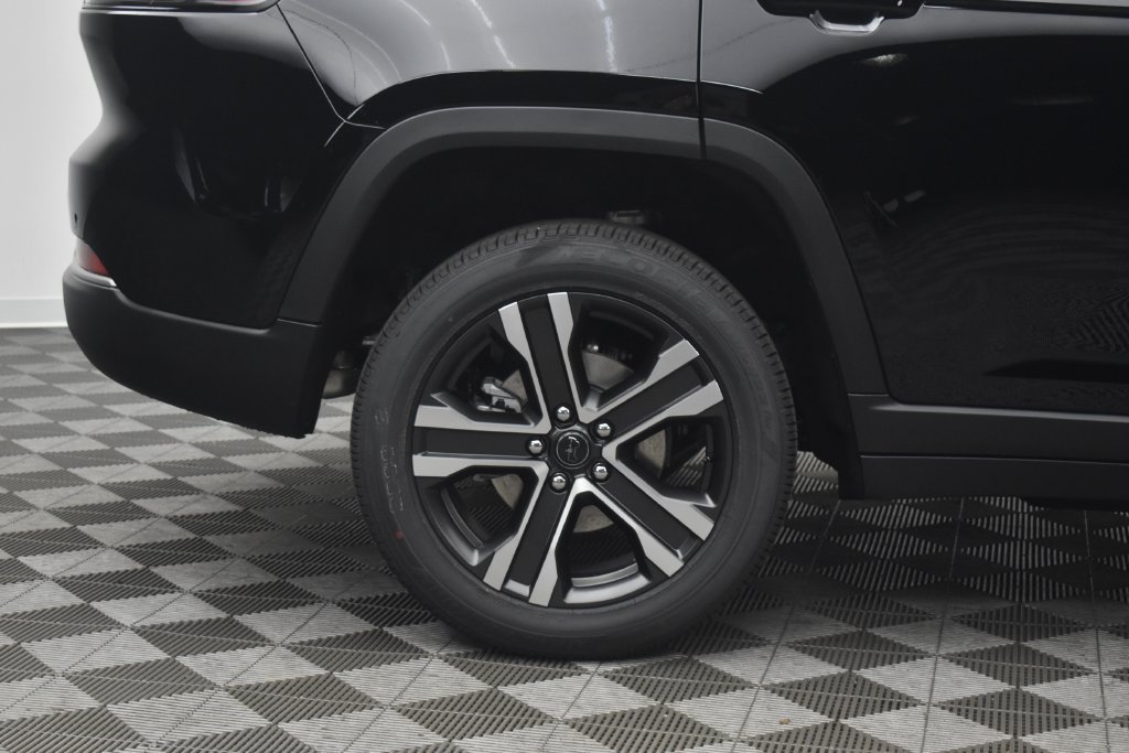New 2027 Jeep Grand Cherokee Limited AWD/4WD image 8