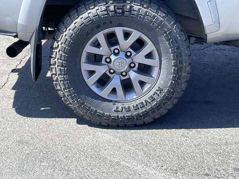 Used 2019 Toyota Tacoma SR5 image 31