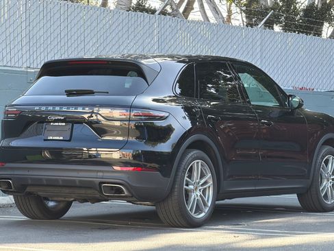 Used 2023 Porsche Cayenne AWD/4WD image 9