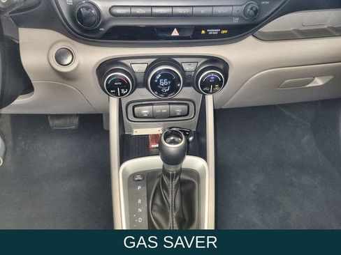 Used 2025 Hyundai Venue SEL FWD image 19