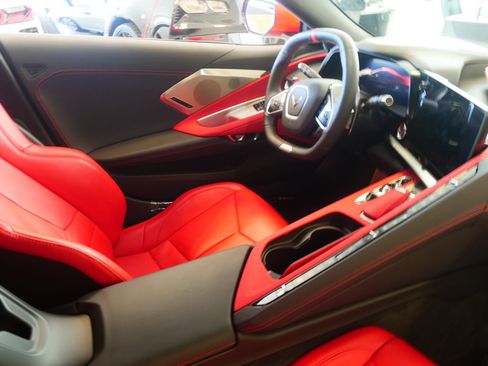 Used 2024 Chevrolet Corvette Z06 RWD image 16