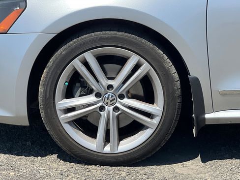 Used 2015 Volkswagen Passat TDI SE image 25