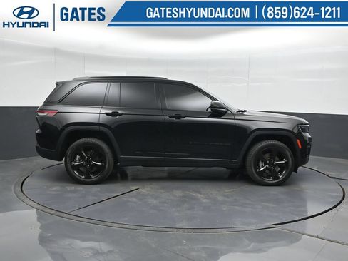 Used 2023 Jeep Grand Cherokee Altitude AWD/4WD image 3