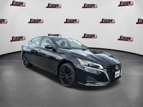 Certified 2025 Nissan Altima 2.5 SV w/ SV Special Edition Package AWD/4WD image 3