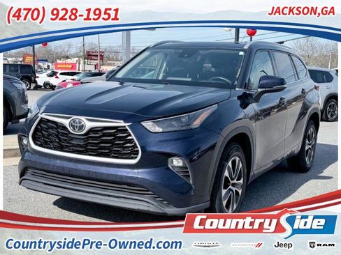 Used 2022 Toyota Highlander XLE image 1