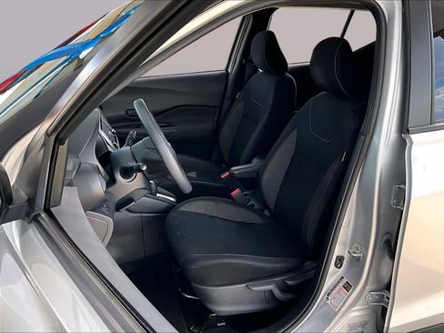 Used 2019 Nissan Kicks S FWD image 8