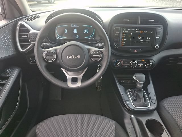 Used 2025 Kia Soul LX w/ LX Technology Package FWD image 11