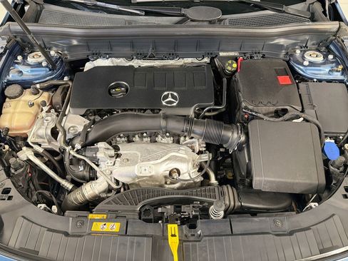 Used 2021 Mercedes-Benz GLB 250 image 32