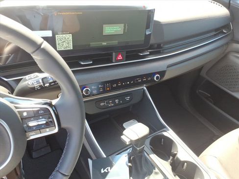 New 2026 Kia Carnival EX FWD image 25