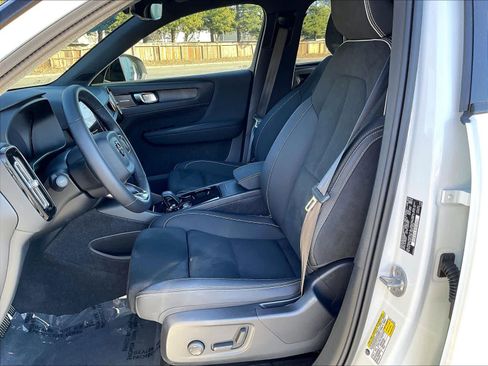 Used 2023 Volvo XC40 Recharge Ultimate w/ Protection Package Premier image 28