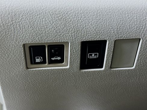 Used 2012 Toyota Avalon Limited FWD image 16