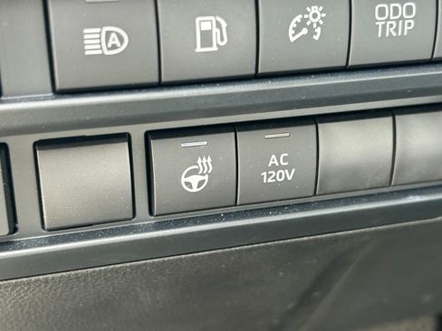 Used 2024 Toyota Sequoia Capstone AWD/4WD image 31