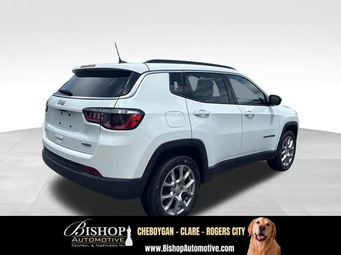 Used 2023 Jeep Compass Latitude AWD/4WD image 11