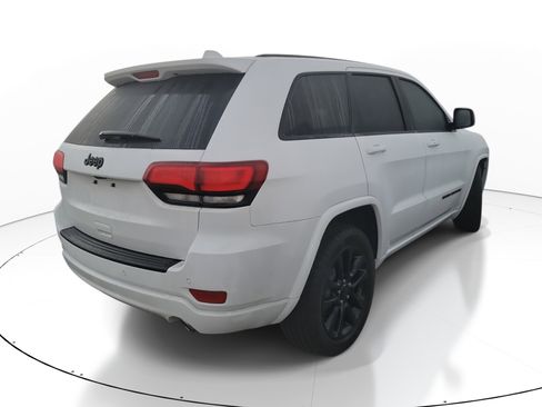 Used 2018 Jeep Grand Cherokee Altitude image 9