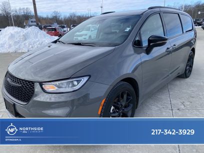 Used 2025 Chrysler Pacifica Limited