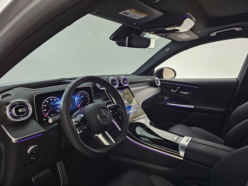 Used 2025 Mercedes-Benz GLC 300 4MATIC image 7