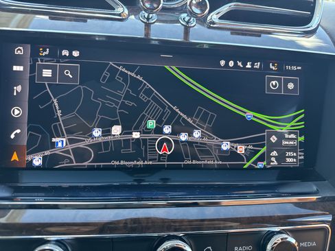 Used 2022 Bentley Bentayga image 23