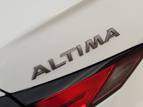 Used 2025 Nissan Altima 2.5 S FWD image 10