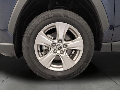 Used 2025 Toyota RAV4 XLE AWD/4WD image 3