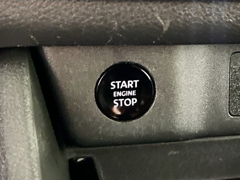 Used 2024 Nissan Rogue SV FWD image 24