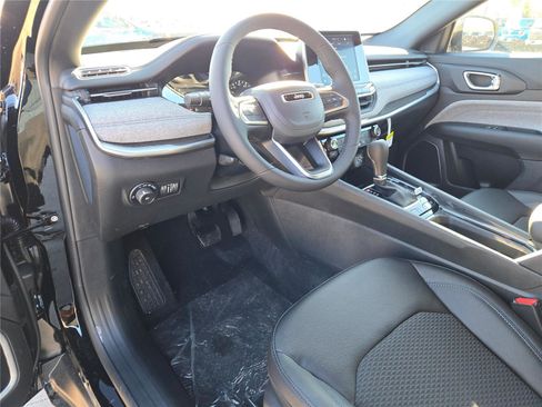 New 2026 Jeep Compass Latitude image 25