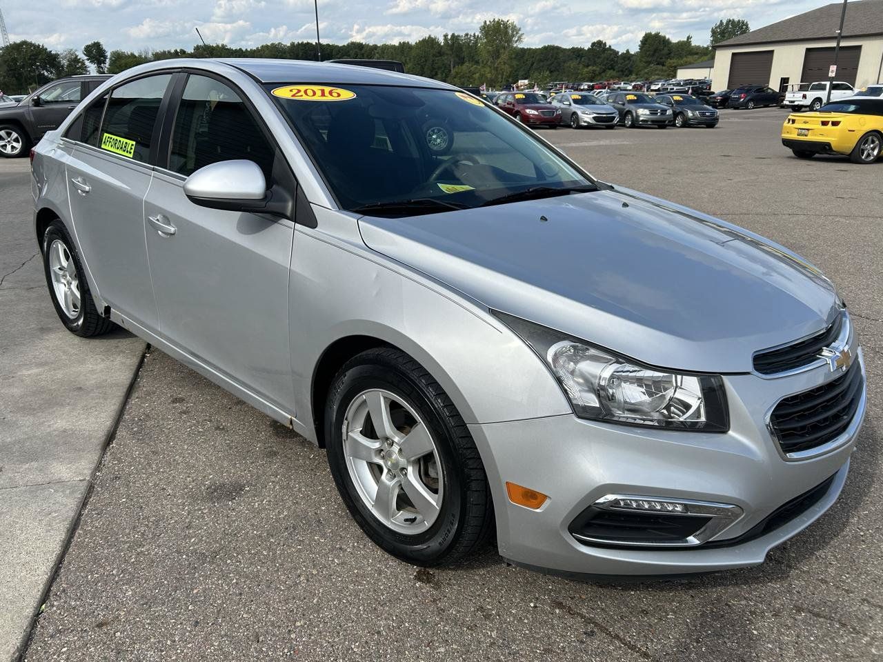 Used 2016 Chevrolet Cruze LT FWD image 3