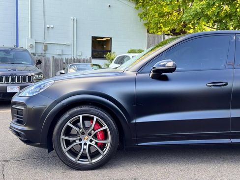 Used 2022 Porsche Cayenne GTS AWD/4WD image 10