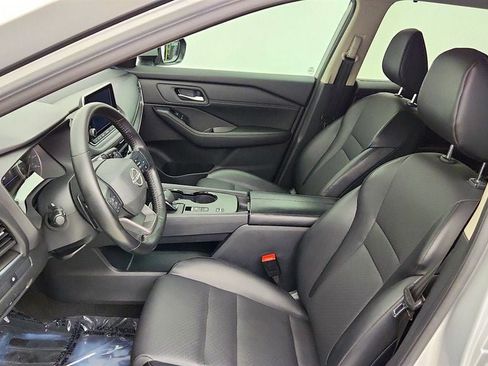 Used 2025 Nissan Rogue SV w/ SV Premium Package FWD image 13