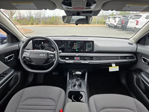 Used 2025 Kia K4 EX image 10