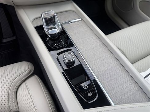 Certified 2023 Volvo XC60 T8 Ultimate w/ Climate Package image 24