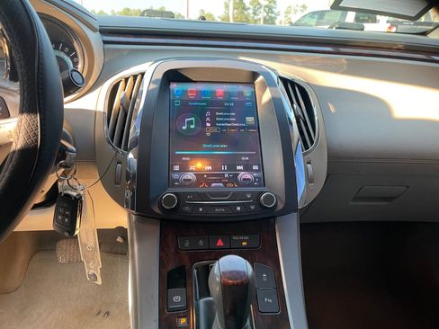 Used 2011 Buick LaCrosse CXL image 17