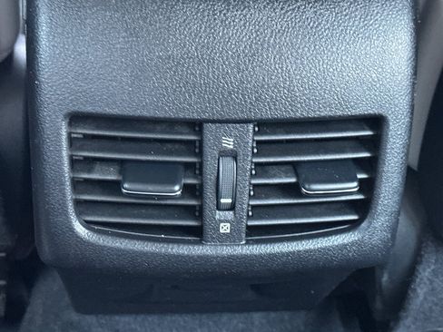 Used 2013 Lexus ES 300h Hybrid image 16