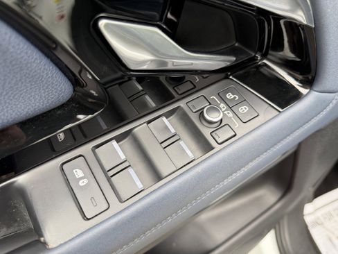 Used 2020 Land Rover Range Rover Evoque S image 27
