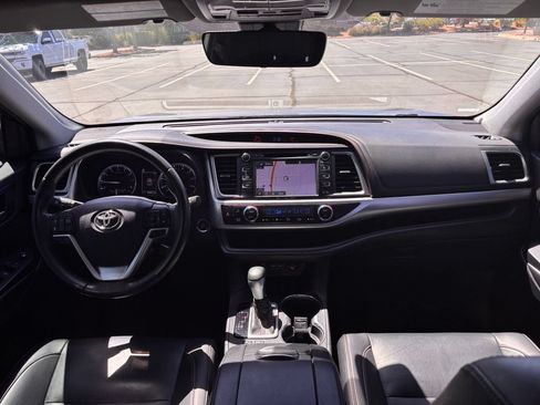 Used 2019 Toyota Highlander XLE AWD/4WD image 33