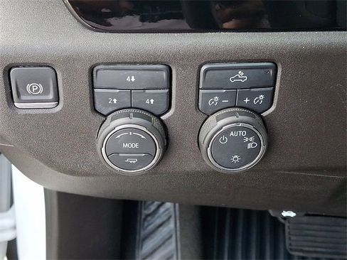 Used 2024 Chevrolet Silverado 2500 LT image 19