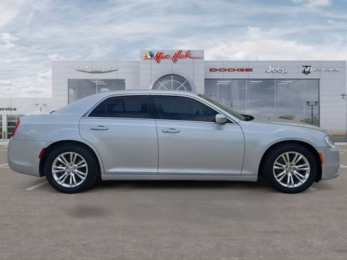 Used 2020 Chrysler 300 Touring w/ Driver Convenience Group RWD image 6